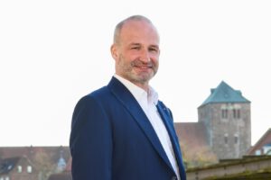 KI hat es konkret vorausgesagt: Kai Koeser wird neuer Bürgermeister in Stade